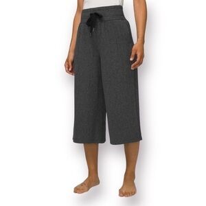 Lululemon Retreat Yourself Crop Size 2